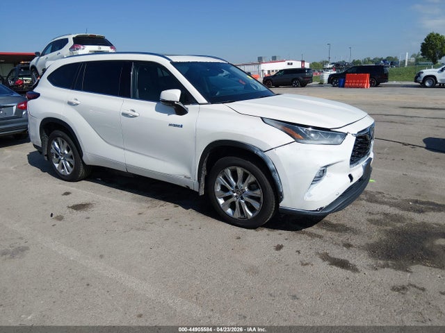 Salvage Toyota Highlander Image