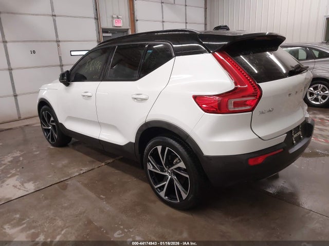 Volvo XC40 T5 R-design