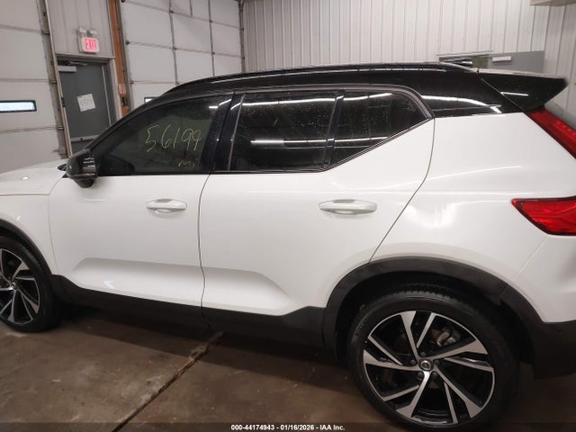 Volvo XC40 T5 R-design