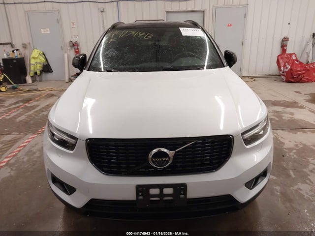 Volvo XC40 T5 R-design