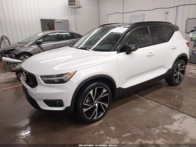 Volvo XC40 T5 R-design