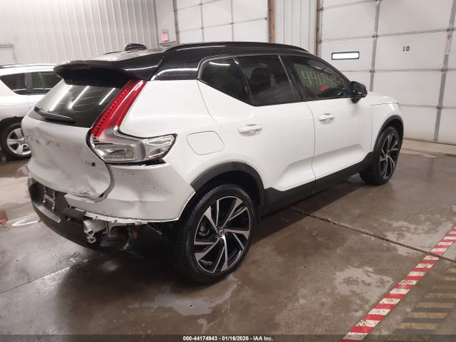 Volvo XC40 T5 R-design