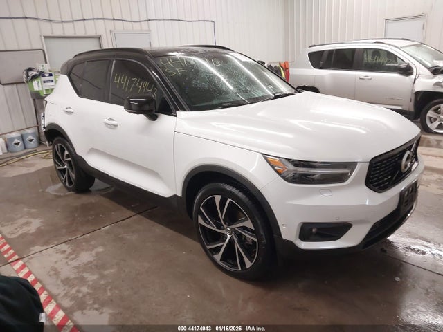 Salvage Volvo XC40 Image