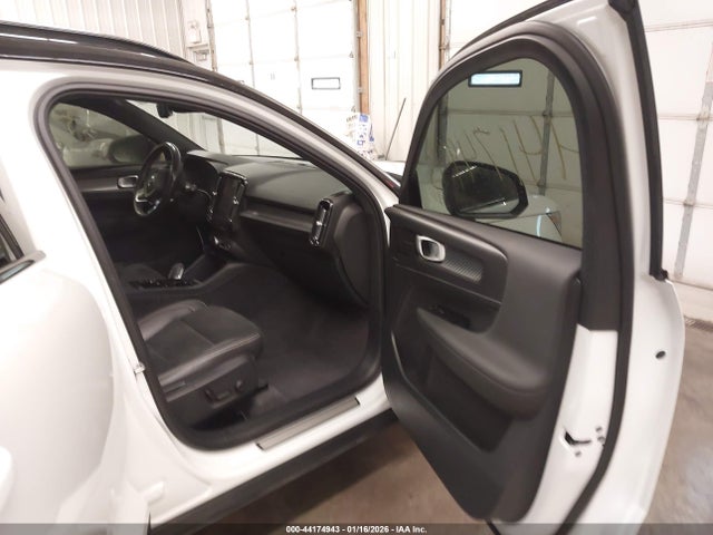 Volvo XC40 T5 R-design