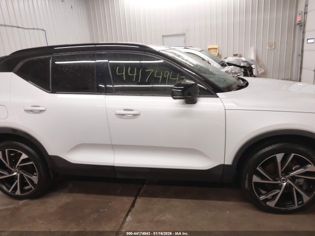 Volvo XC40 T5 R-design