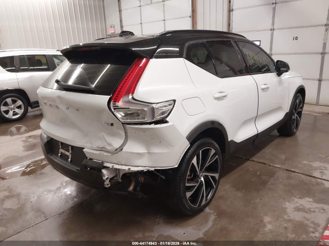 Volvo XC40 T5 R-design