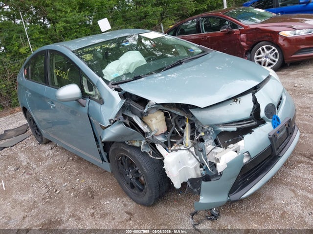Salvage Toyota Prius Image