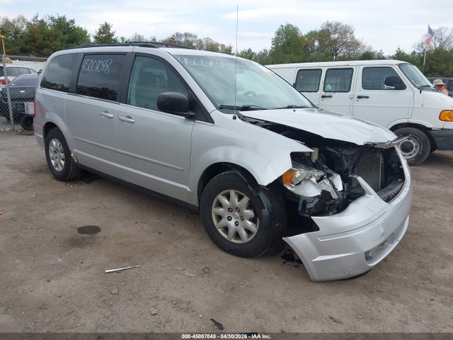 Salvage Chrysler Town & Country Image