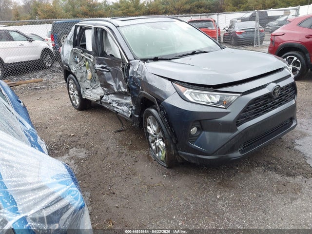 Salvage Toyota RAV4 Image