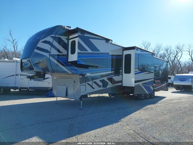 Keystone Fuzion Toy Hauler Se