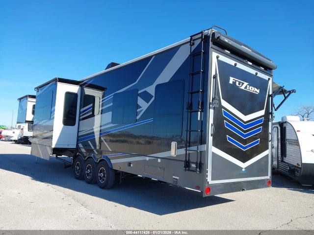 Keystone Fuzion Toy Hauler Se