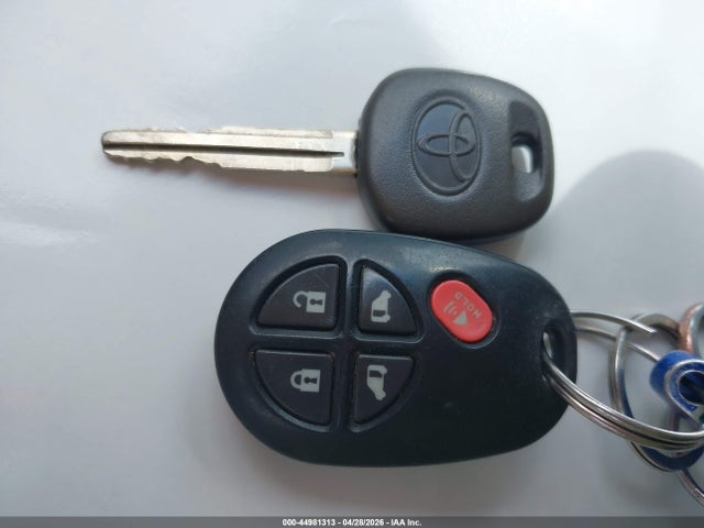 Toyota Sienna Le V6