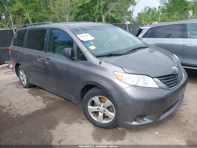Salvage Toyota Sienna Image
