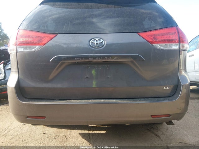 Toyota Sienna Le V6