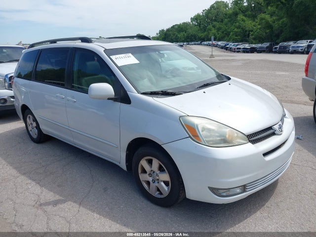 Salvage Toyota Sienna Image