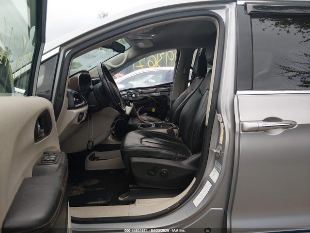 Chrysler Pacifica Touring-l