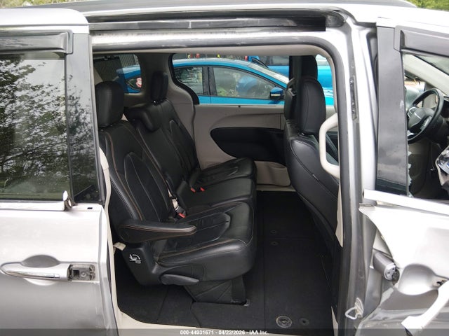 Chrysler Pacifica Touring-l