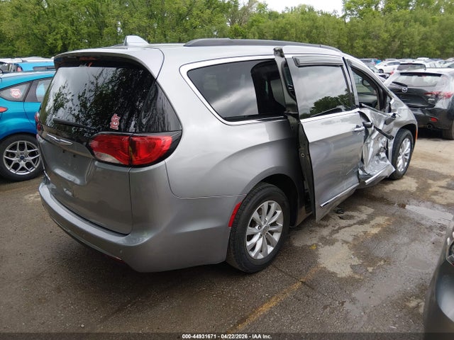 Chrysler Pacifica Touring-l