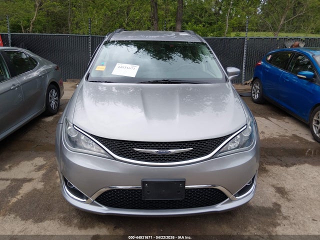 Chrysler Pacifica Touring-l
