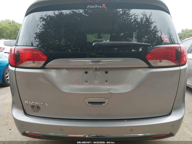 Chrysler Pacifica Touring-l