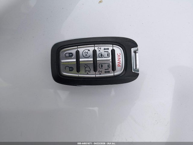 Chrysler Pacifica Touring-l