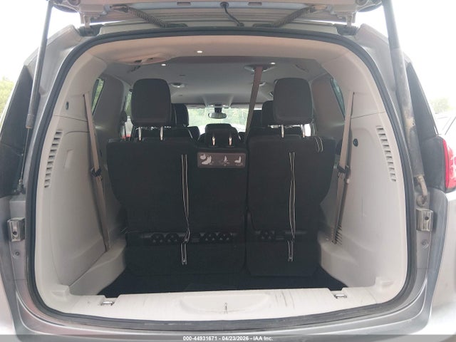 Chrysler Pacifica Touring-l