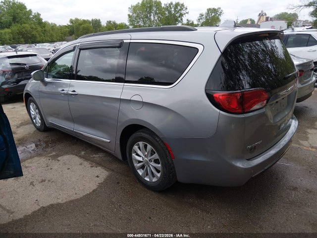 Chrysler Pacifica Touring-l