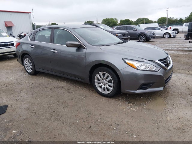Salvage Nissan Altima Image