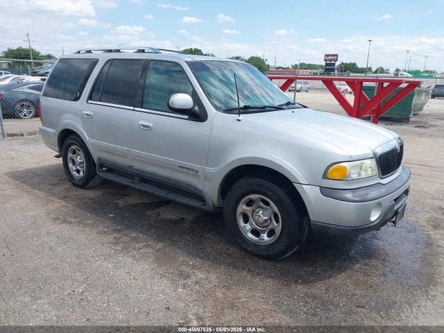 Salvage Lincoln Navigator Image