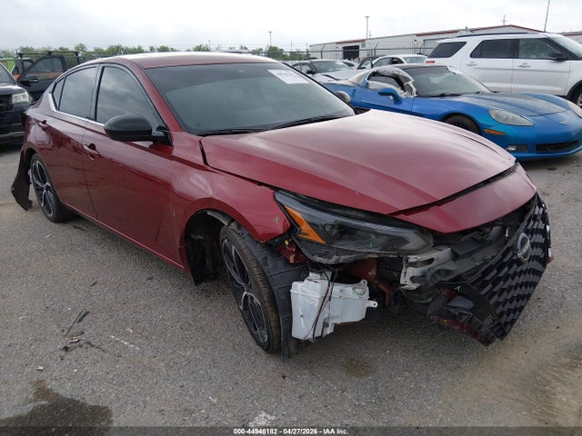Salvage Nissan Altima Image