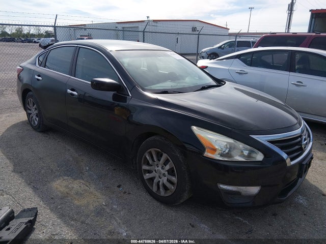 Salvage Nissan Altima Image