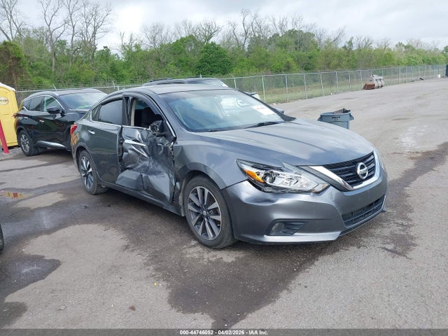 Salvage Nissan Altima Image