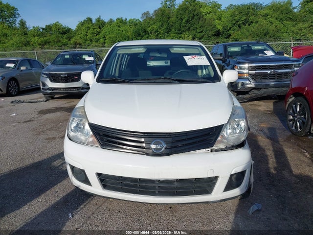 Nissan Versa 1.8 S