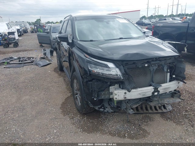 Salvage Nissan Pathfinder Image