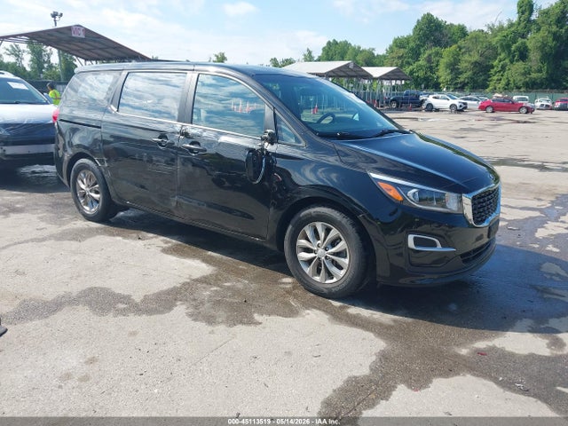 Salvage Kia Sedona Image