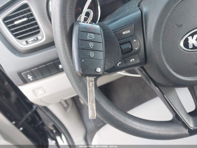 Kia Sedona L
