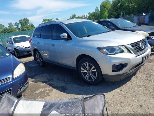 Salvage Nissan Pathfinder Image