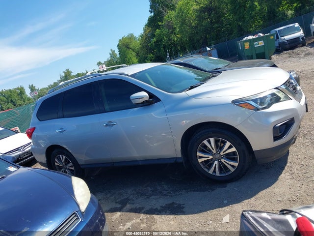 Nissan Pathfinder S
