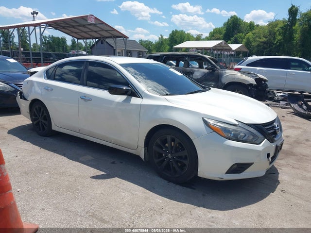 Salvage Nissan Altima Image