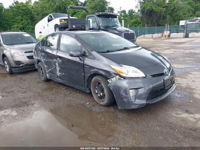 Salvage Toyota Prius Image