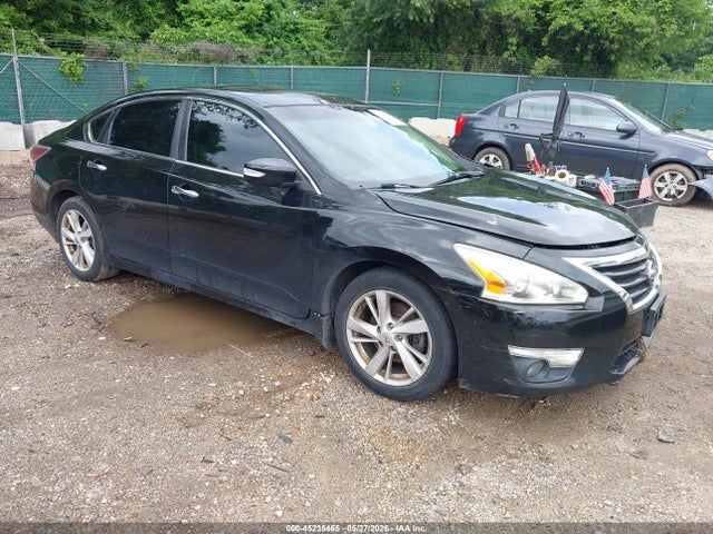 Salvage Nissan Altima Image