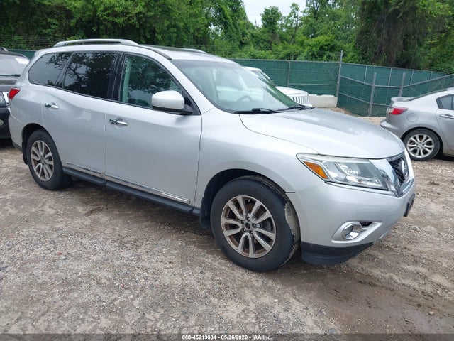 Salvage Nissan Pathfinder Image