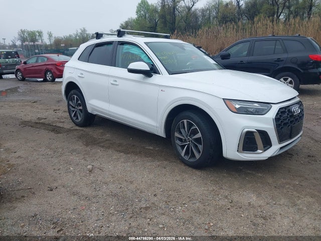 Salvage Audi Q5 Image