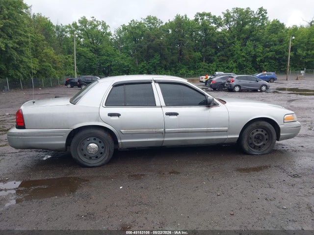 Ford Crown Victoria