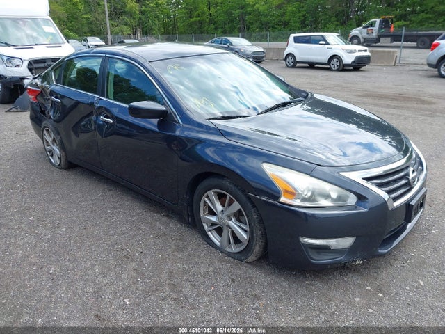 Salvage Nissan Altima Image
