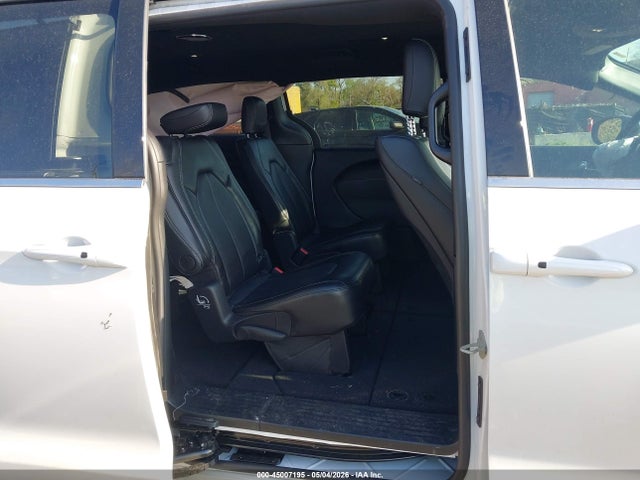 Chrysler Pacifica Select