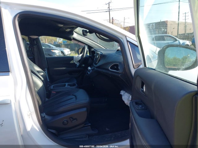 Chrysler Pacifica Select