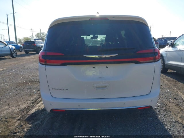 Chrysler Pacifica Select