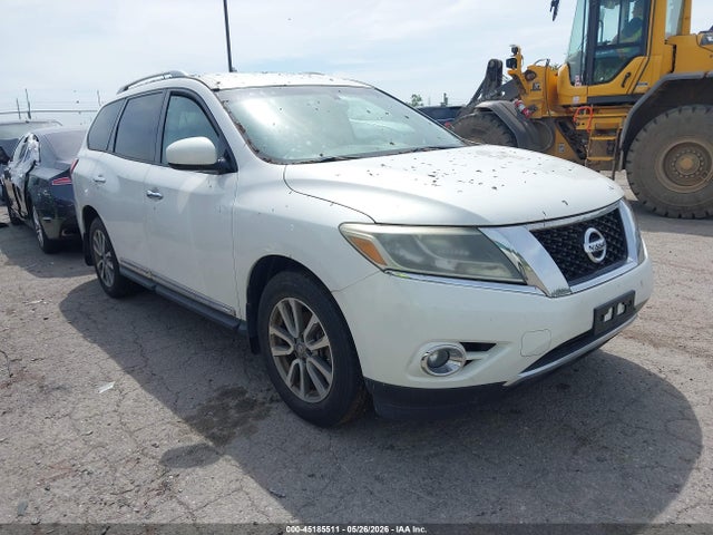 Salvage Nissan Pathfinder Image