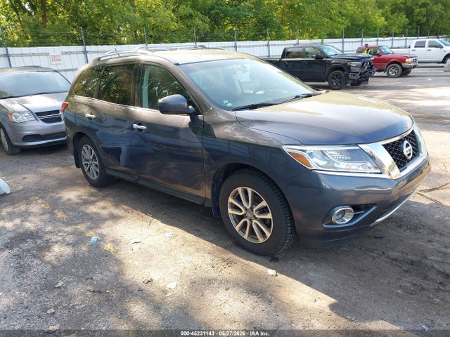 Salvage Nissan Pathfinder Image